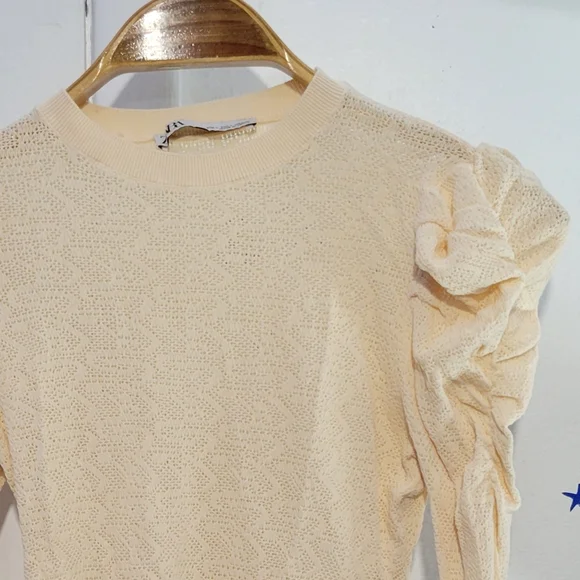 Zara Long Sleeve Ruffled Shoulders Size Small - Picture 4 of 4